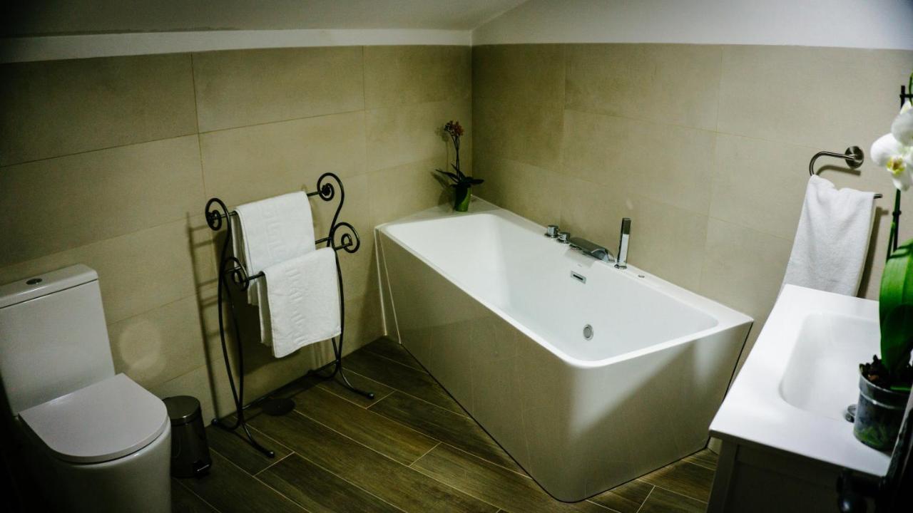 El Aprisco, Con Piscina Climatizada En Hueva-Guadalajara Villa Exterior photo